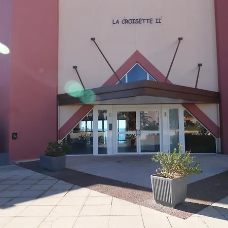 Apartment T2 Renove Avec Terrasse Et Piscine, Acces Direct A - Fr-1-472a-302